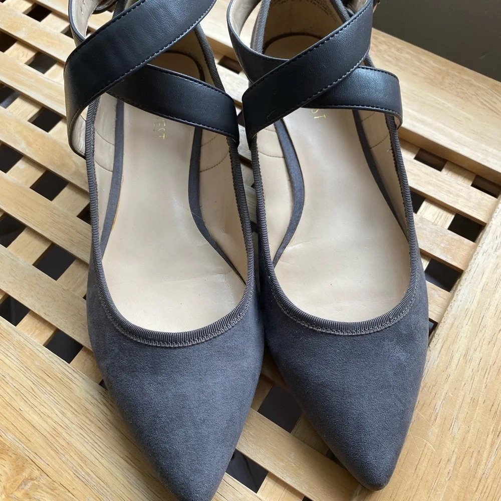 Nine West grey suede cross strap ballet flats 7.5 - Picture 5 of 8